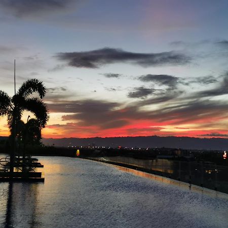 Mactan Newtown Deluxe Island Breeze Lägenhet Lapu-Lapu City Exteriör bild