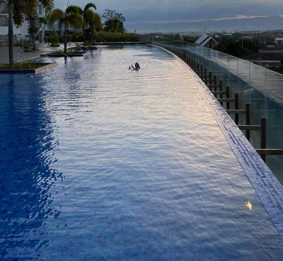 Mactan Newtown Deluxe Island Breeze Lägenhet Lapu-Lapu City Exteriör bild