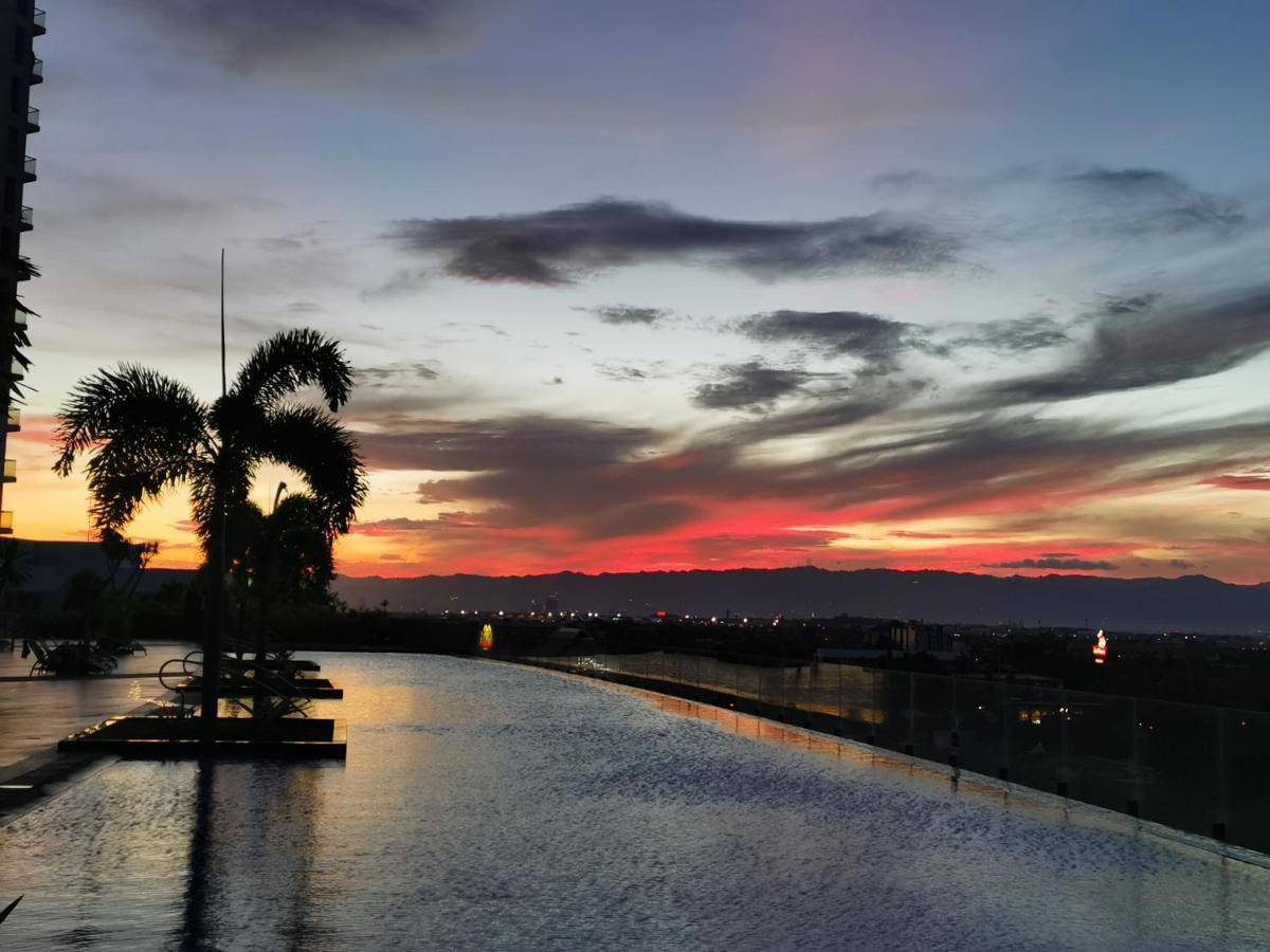Mactan Newtown Deluxe Island Breeze Lägenhet Lapu-Lapu City Exteriör bild