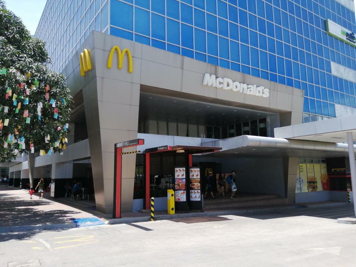 Mactan Newtown Deluxe Island Breeze Lägenhet Lapu-Lapu City Exteriör bild