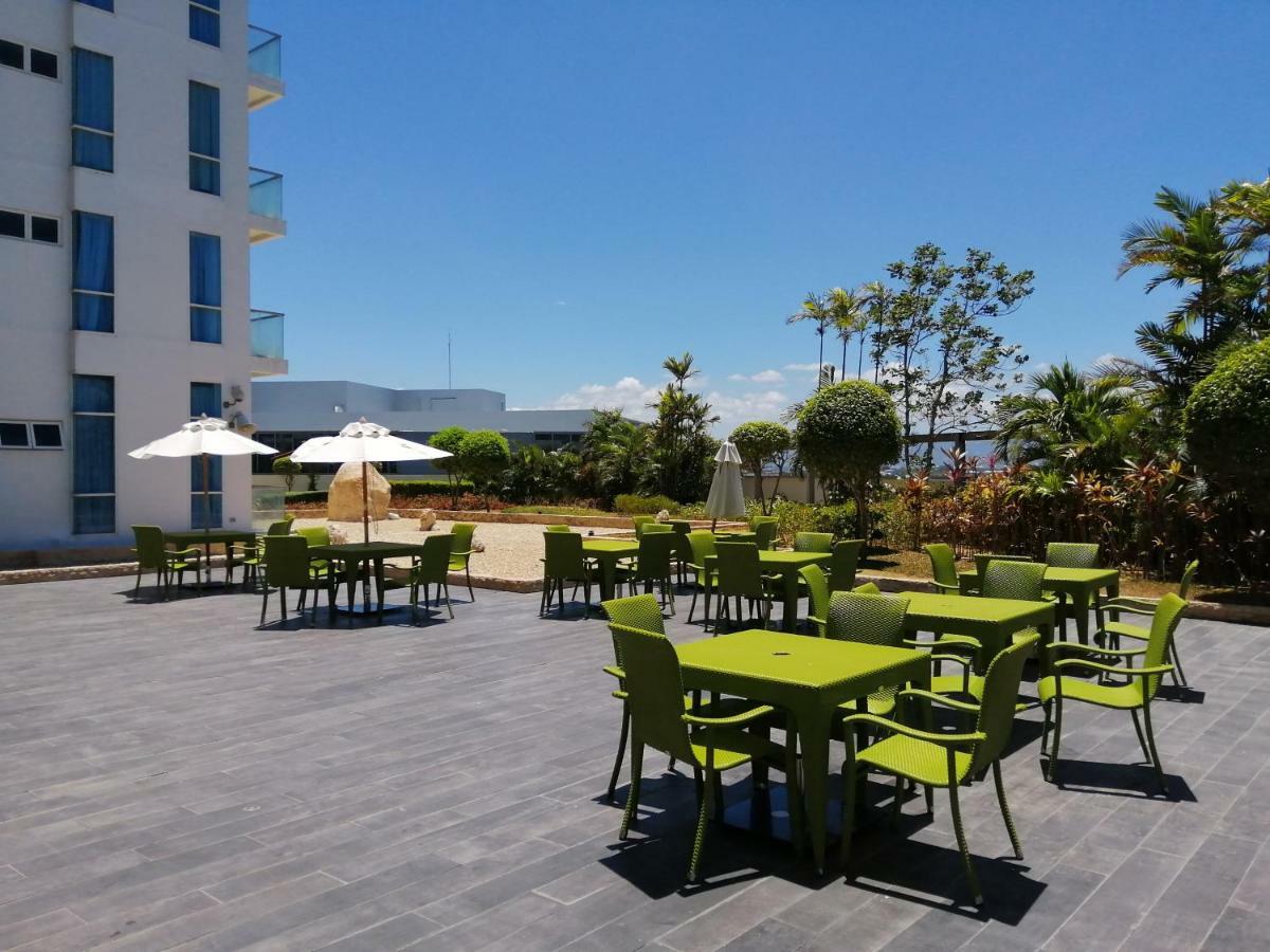 Mactan Newtown Deluxe Island Breeze Lägenhet Lapu-Lapu City Exteriör bild