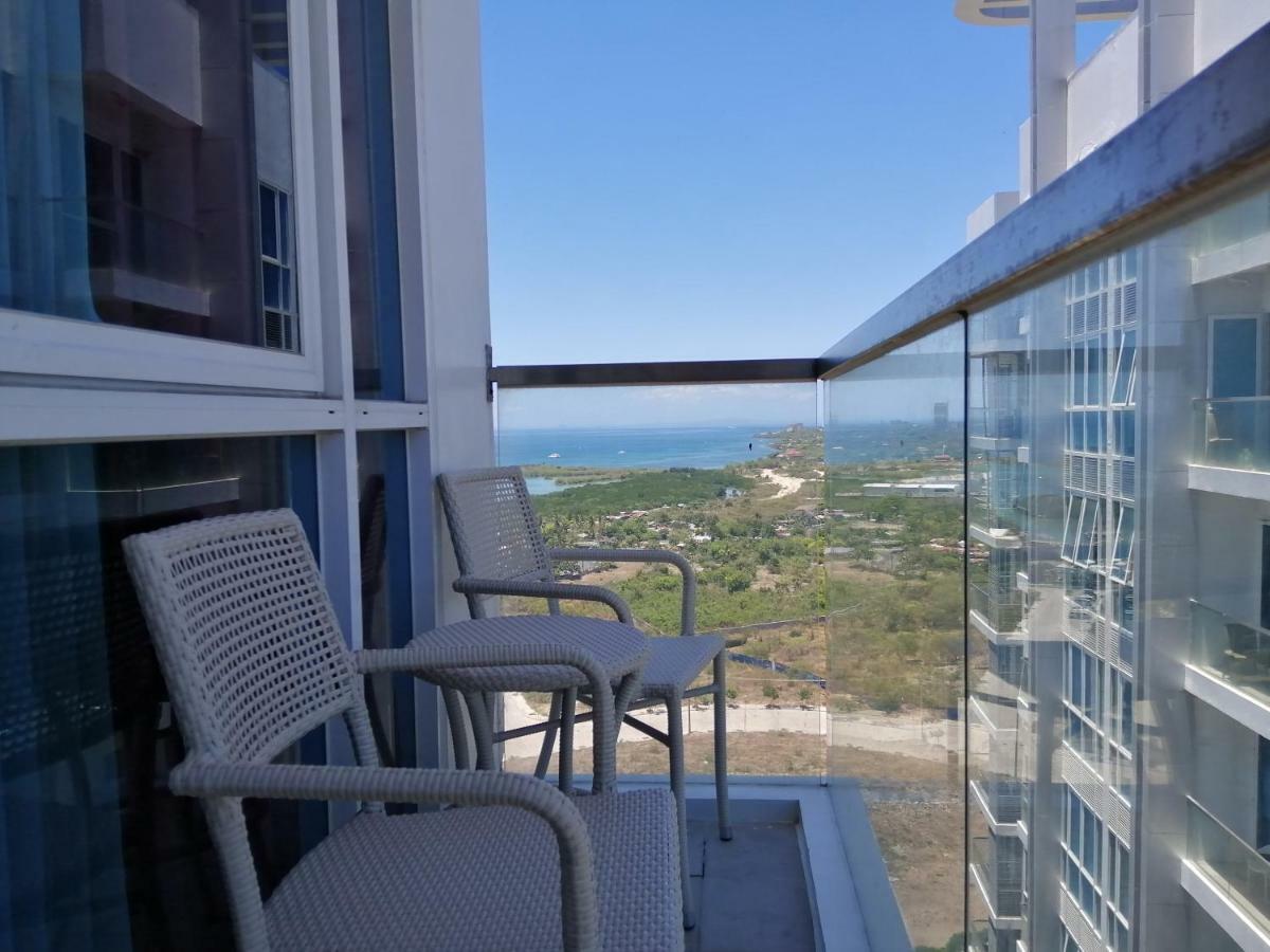Mactan Newtown Deluxe Island Breeze Lägenhet Lapu-Lapu City Exteriör bild